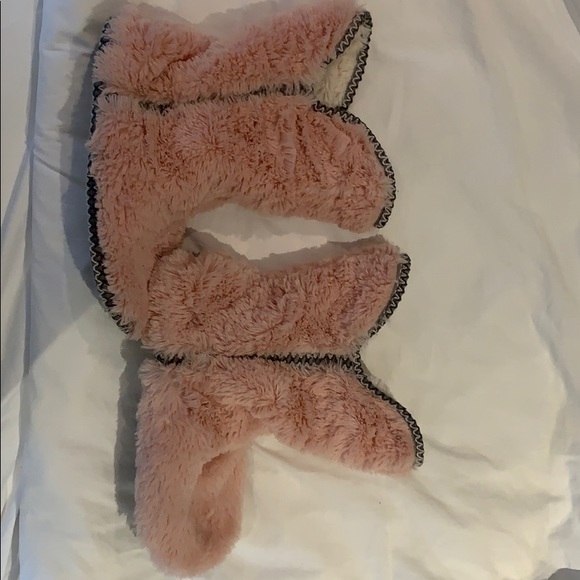 Cosy pink slipper booties. - Picture 3 of 3